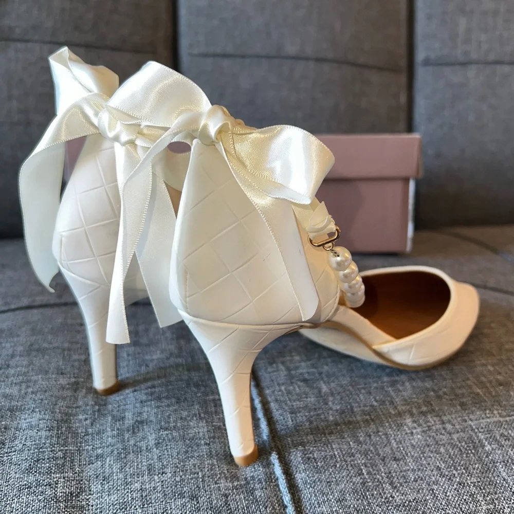 Pointed toe heels - Picture 2 of 3